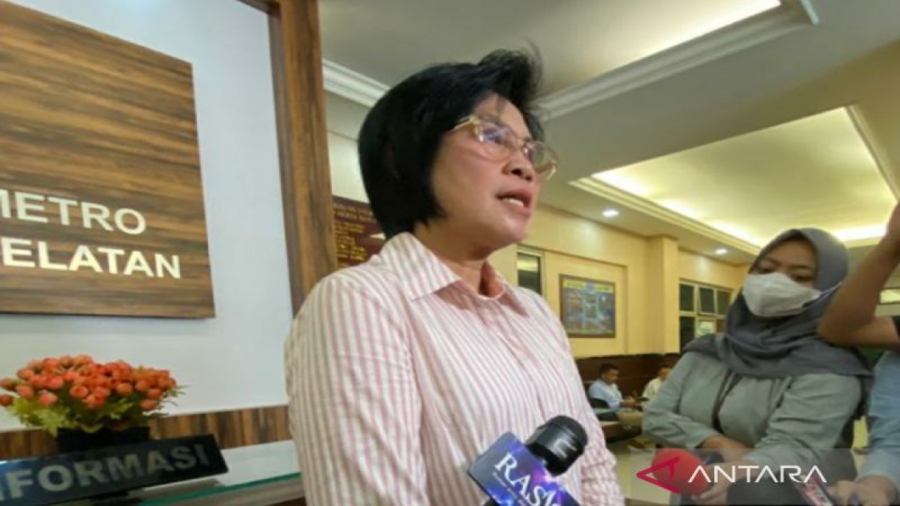 Arsip Foto - Kepala Seksi (Kasi) Humas Polres Metro Jakarta Selatan AKP Nurma Dewi memberikan keterangan kepada media, Jakarta, Rabu (9/11/2022). ANTARA/Luthfia Miranda Putri