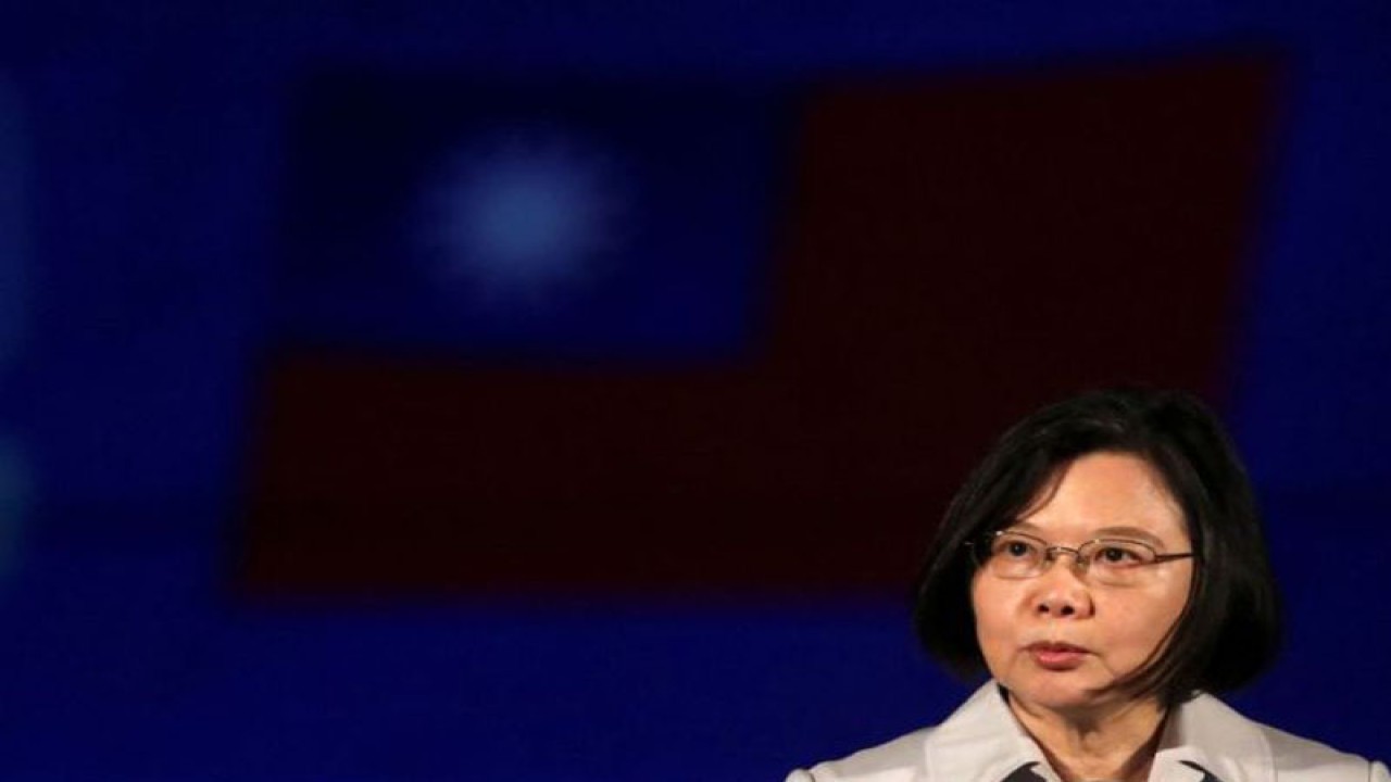 Arsip - Pemimpin Taiwan Tsai Ing-wen berbicara dalam acara perayaan Hari Nasional di Taipei, Taiwan, 6 Oktober 2020. (ANTARA/Reuters/Ann Wang/as)