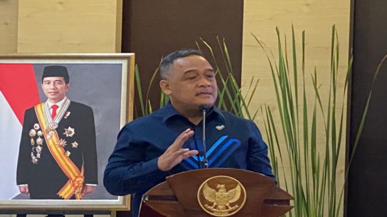 Kepala BP2MI Benny Rhamdani dalam Launching SOP dan Penandatanganan MOU BP2MI bersama mitra di Jakarta, Selasa (15/11/2022). (ANTARA/Hreeloita Dharma Shanti)