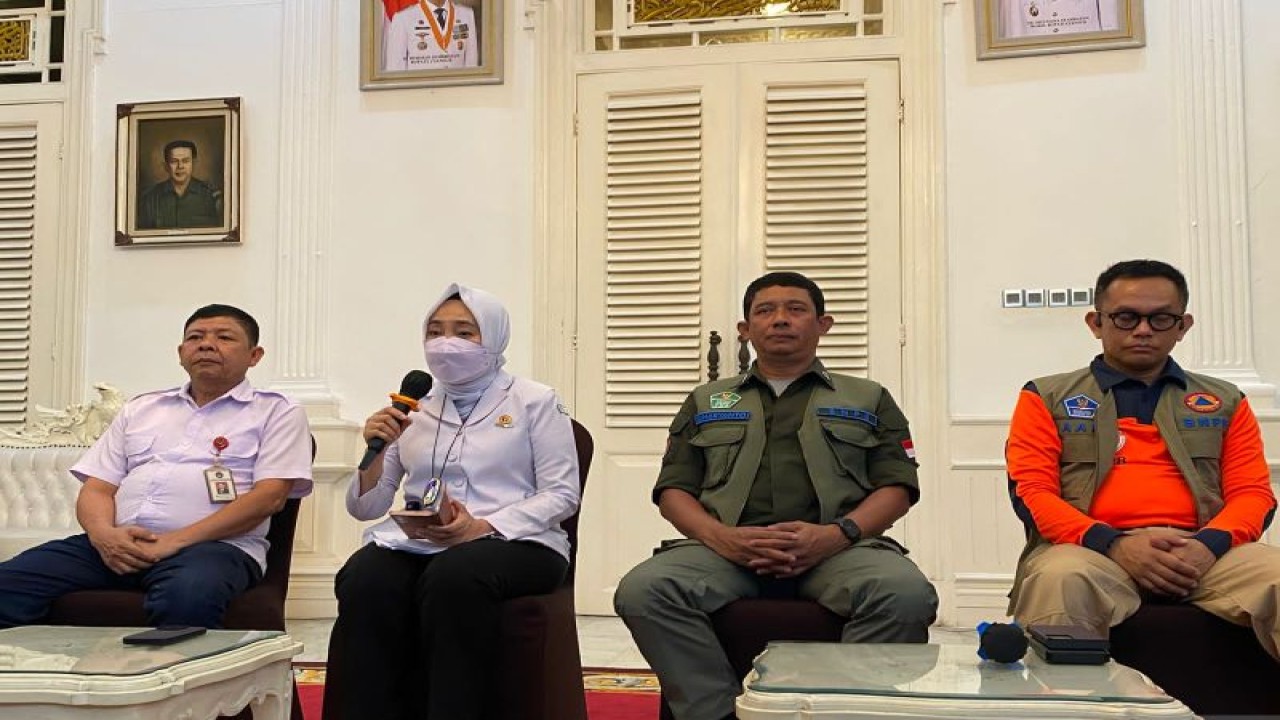 Tangkapan layar - Kepala BMKG Dwikorita Karnawati memaparkan perhitungan gempa dalam briefing pers gempa M 5,6 di Pendopo Bupati Cianjur, Jawa Barat, Selasa (22/11/2022). (ANTARA/Devi Nindy)