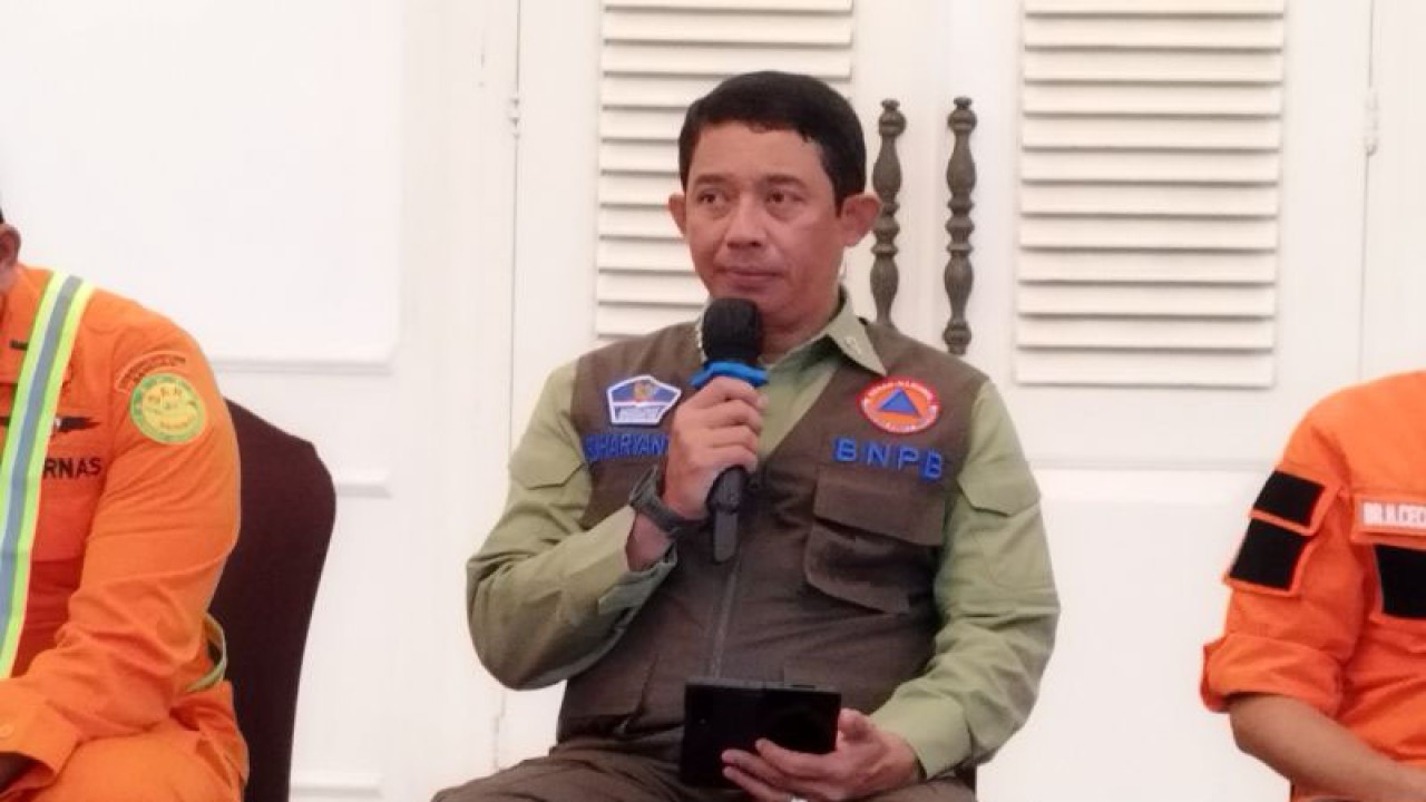 Kepala BNPB Suharyanto saat konferensi pers di Pendopo Cianjur, Kabupaten Cianjur, Jawa Barat, Jumat (25/11/2022). (ANTARA/Bagus Ahmad Rizaldi)