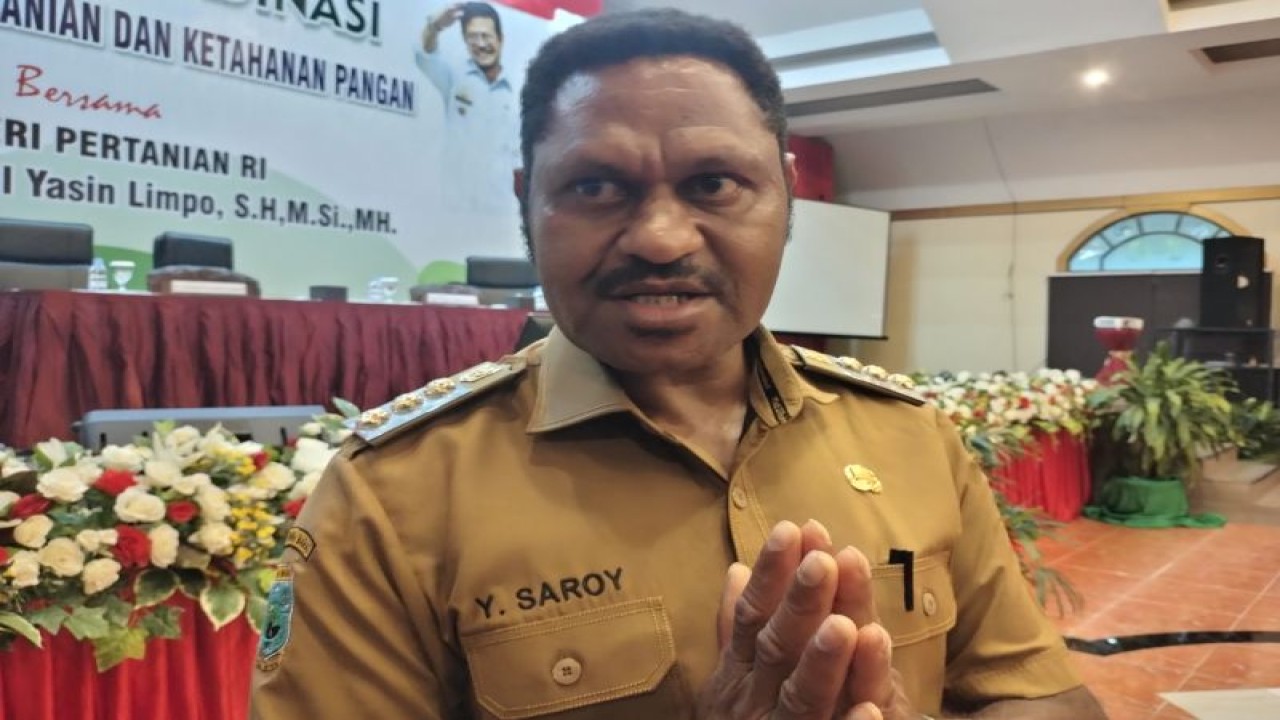 Bupati Kabupaten Pegunungan Arfak Provinsi Papua Barat, Yosias Saroi. (ANTARA/HANS ARNOLD KAPISA)