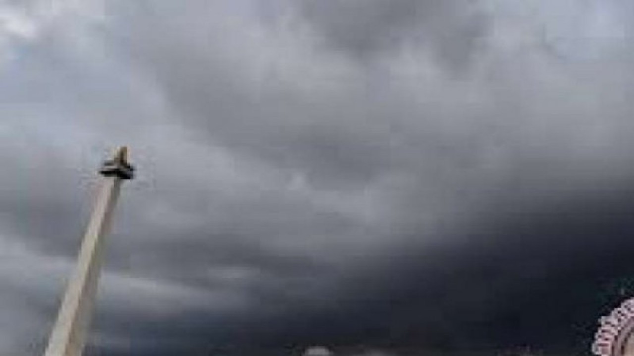 Cuaca berawan di sekitar Monumen Nasional (Monas), Jakarta. ANTARA