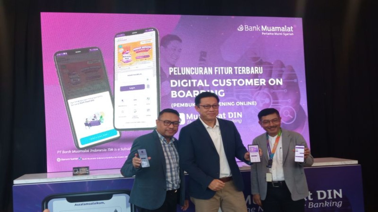 Direktur Utama Bank Muamalat Achmad K. Permana dalam peluncuran fitur Digital Customer On Boarding di Muamalat Tower, Jakarta, Kamis. (ANTARA/ Muhammad Heriyanto)