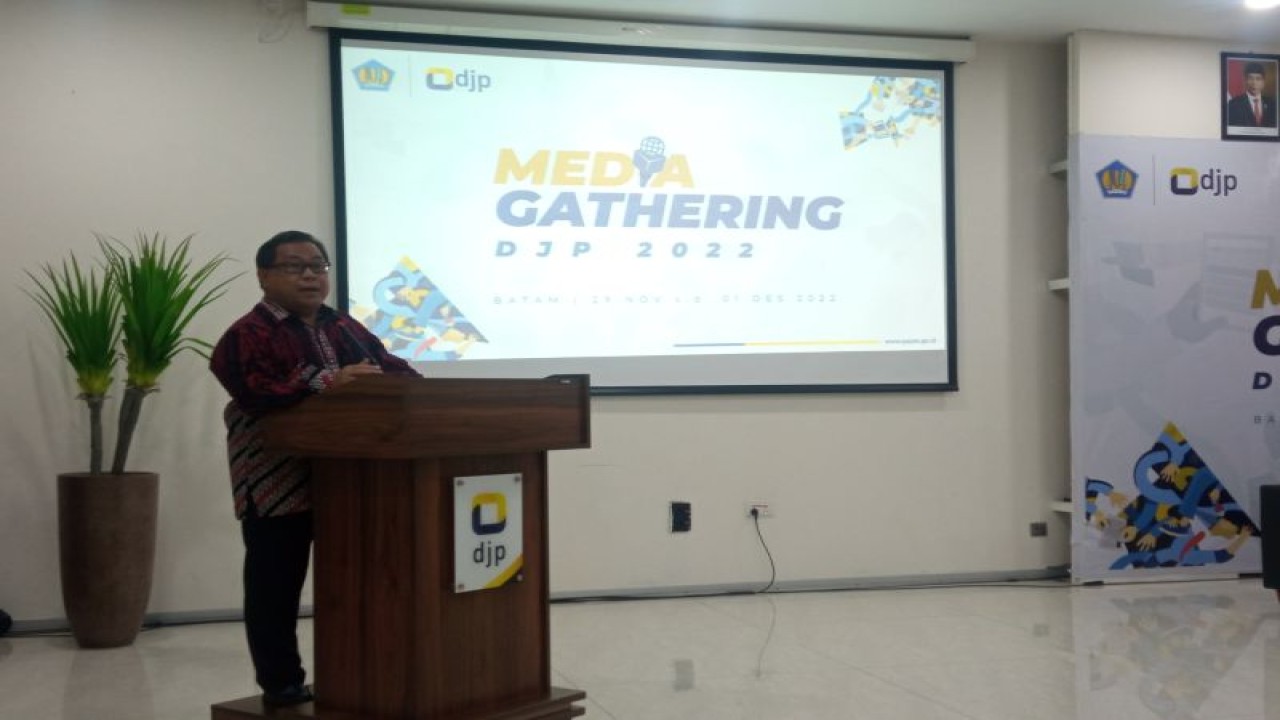 Direktur Ekstensifikasi dan Penilaian DJP Aim Nursalim Saleh dalam temu media bersama DJP di Kota Batam, Kepulauan Riau, Selasa. (Antara/ Muhammad Heriyanto)