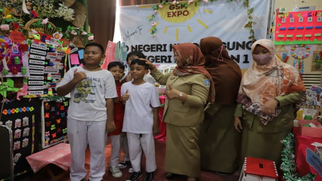 Dinas Pendidikan Sleman bekerja sama dengan Yayasan Sekolah Menyenangkan menggelar "School Expo" sebagai dukungan penerapan Kurikulum Merdeka, Senin (28/11/22) di Sleman, Yogyakarta. FOTO ANTARA/HO-Bagian Prokopim Setda Sleman