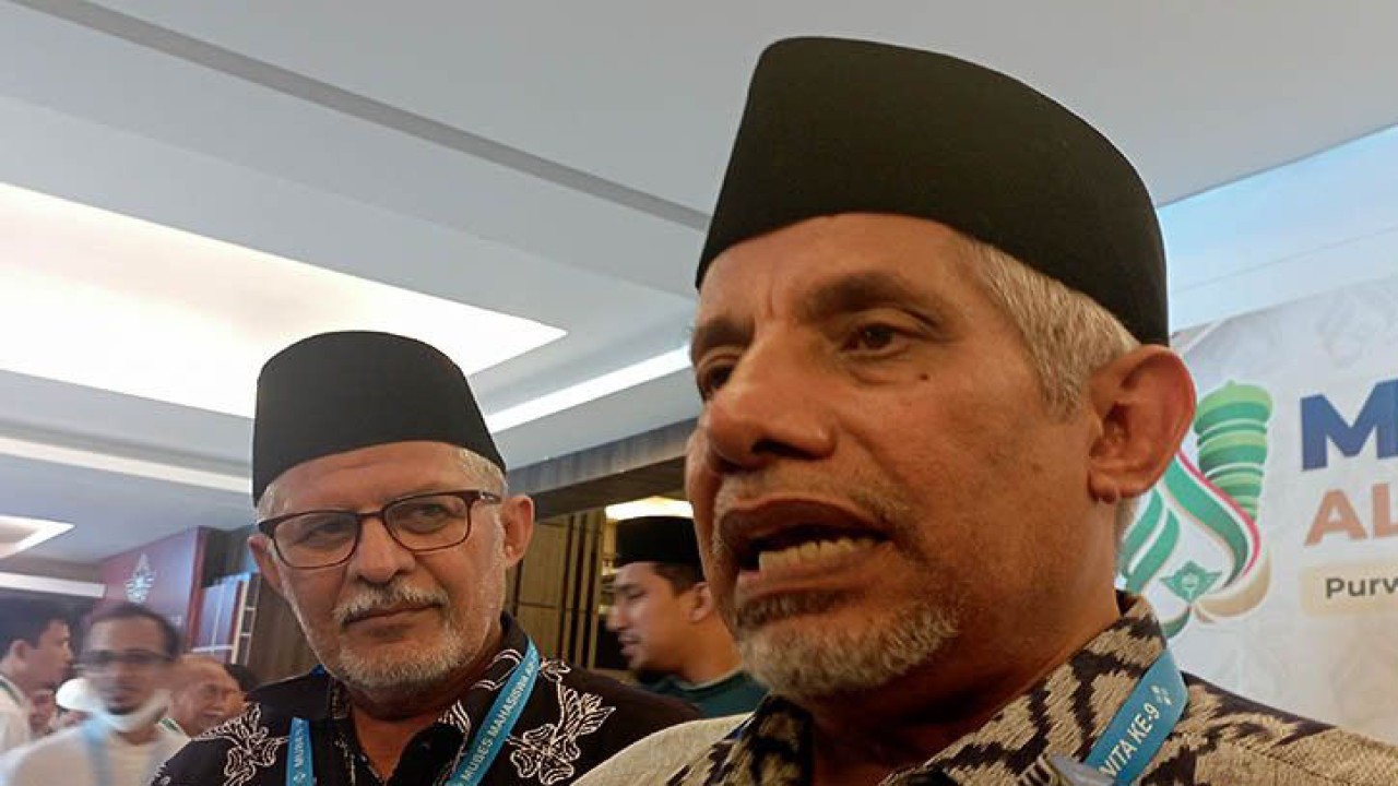 Ketua Umum Pimpinan Pusat Al Irsyad Al Islamiyyah, Faisol Nasar bin Madi memberikan keterangan pers usai penutupan Muktamar Ke-41 Al Irsyad Al Islamiyyah di Purwokerto, Kabupaten Banyumas, Jumat (25/11/2022). FOTO ANTARA/Sumarwoto