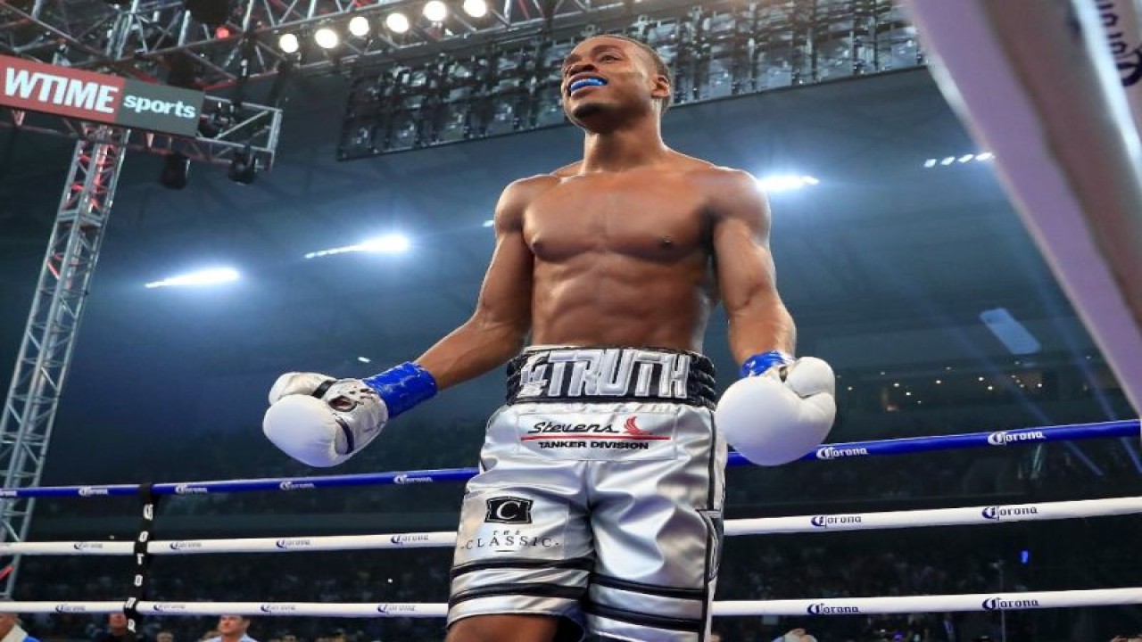 (FILES) In this file photo taken on June 16, 2018 Errol Spence Jr. setelah mengKO Carlos Ocampo pada ronde pertama IBF Welterweight Championship di The Ford Center, Texas, 16 Juni 2018. (Photo by TOM PENNINGTON / GETTY IMAGES NORTH AMERICA / AFP) (AFP/TOM PENNINGTON)