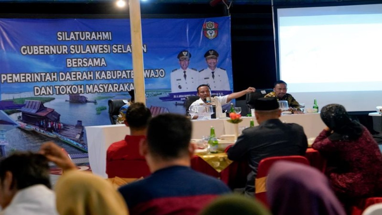 Gubernur Sulawesi Selatan Andi Sudirman Sulaiman bersilaturahmi dengan Pemkab Wajo bersama kepala desa dan tokoh masyarakat.ANTARA/HO-Humas Pemprov Sulsel