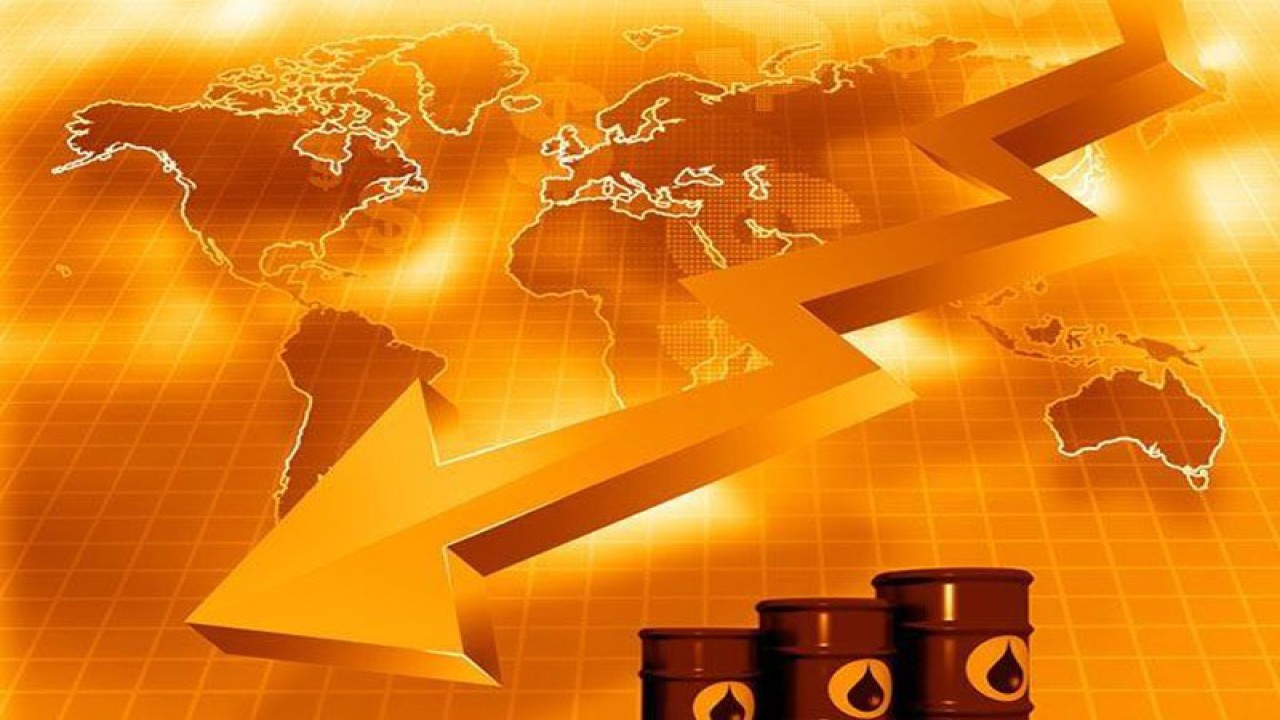 Ilustrasi - Barel Minyak dengan grafik harga minyak jatuh. ANTARA/Shutterstock/pri