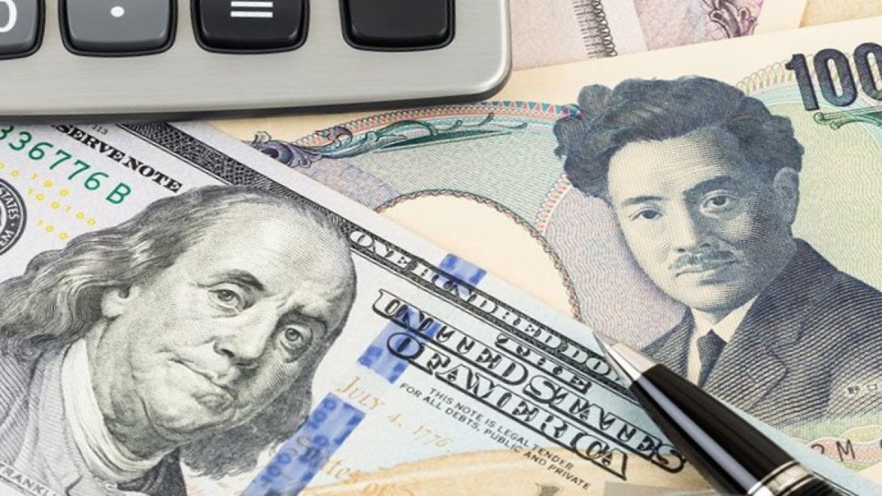 Ilustrasi - Uang kertas Dolar AS dan Yen Jepang. ANTARA/Shutterstock/aa.