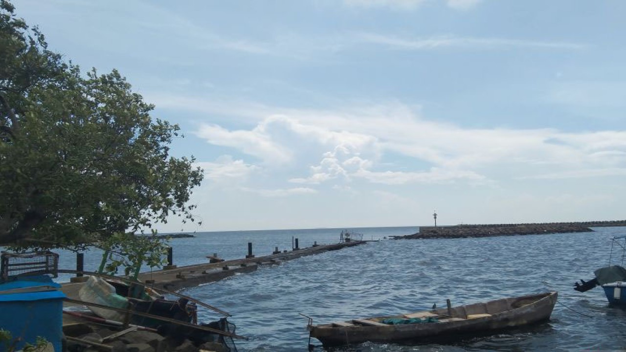 Kawasan pesisir yang rawan terjadi rob di Jakarta Utara, Selasa (24/5/2022). ANTARA/Dewa Ketut Sudiarta Wiguna