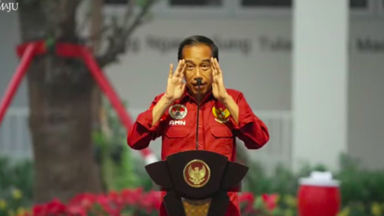 Tangkapan layar - Presiden Joko Widodo memberikan sambutan saat peresmian Asrama Mahasiswa Nusantara di Surabaya, Jawa Timur, Selasa (29/11/2022) (ANTARA/Indra Arief)