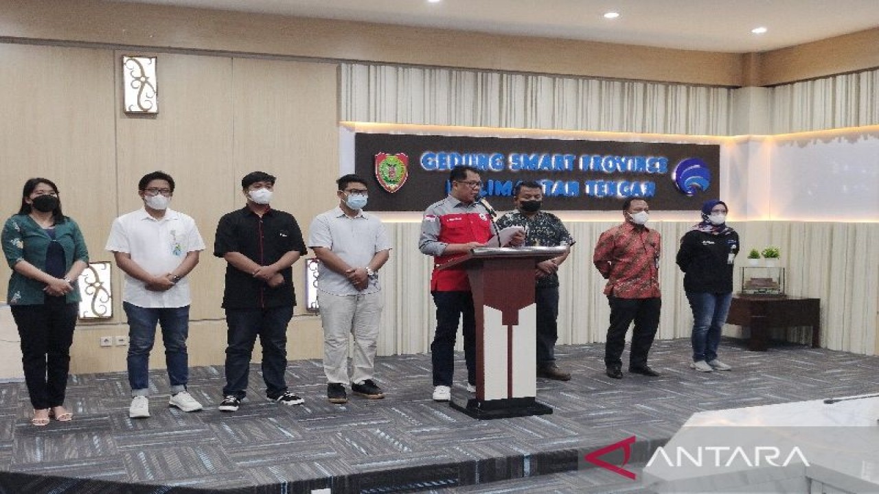 Kadislutkan Kalteng Darliansjah dan lainnya