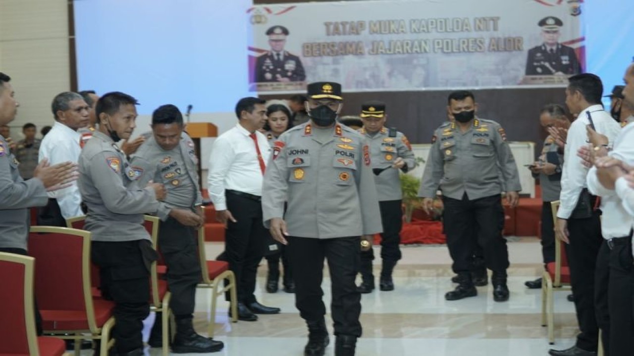 Kapolda NTT Irjen Pol Johanis Asadoma saat berkunjung ke Polres Alor, Senin (28/11). ANTARA/Ho-Humas Polda NTT.