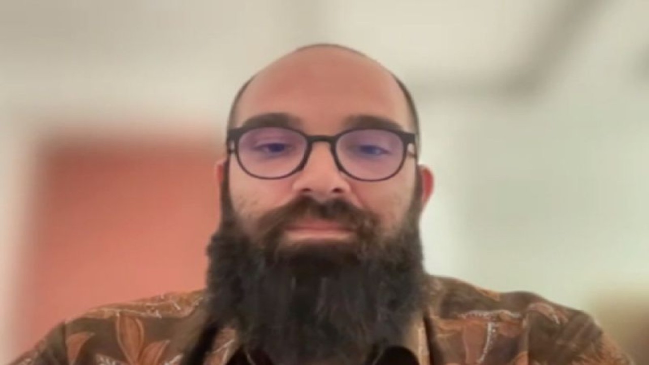 Hasil tangkap layar asisten manajemen eksekutif federasi esport internasional IESF Ilija Kurteski dalam konferensi pers virtual yang diikuti dari Jakarta, Senin (21/11/2022). (ANTARA/Arindra Meodia)