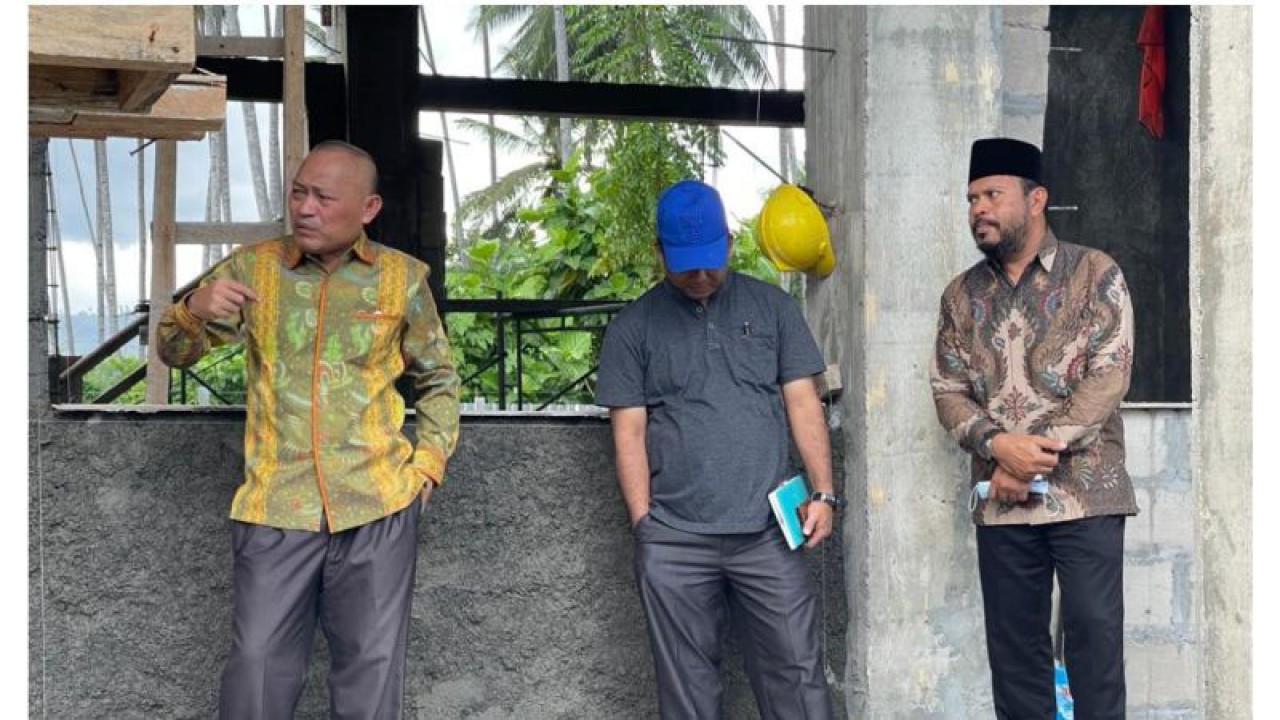 Kemenag melakukan monitoring dan evaluasi (Monev) Pembangunan Gedung SBSN yang berada di MIN 1 Bitung. Didampingi Kabid Pendis H Ahmad Sholeh dan Kakan Kemenag Kota Bitung Yahya W Pasiak, di Manado, Minggu (27/11/2022). ANTARA/Nancy L Tigauw