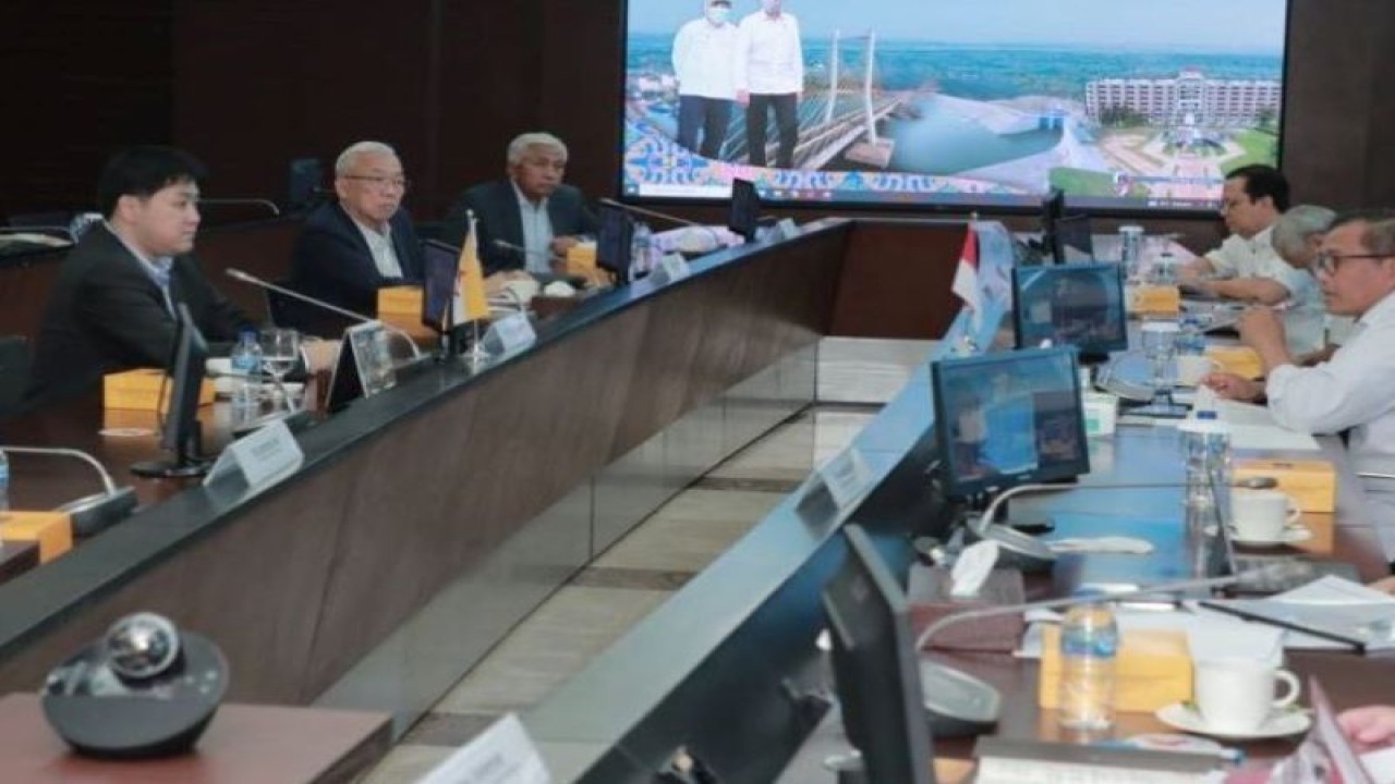 Sekretaris Jenderal Kementerian PUPR Republik Indonesia Mohammad Zainal Fatah dan Pengiran Muda Abdul Qawi dari Brunei Darussalam membahas potensi kerja sama infrastruktur, salah satunya proyek pembangunan infrastruktur di IKN. ANTARA/HO-Kementerian PUPR