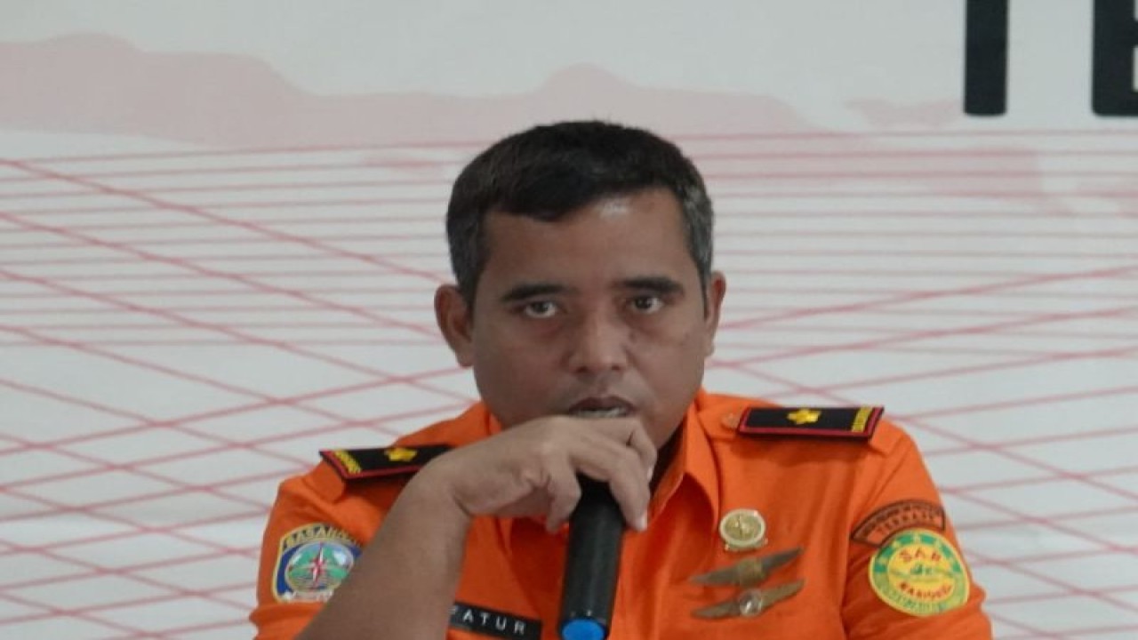 Kepala Basarnas Ternate Fathur Rahman (FOTO ANTARA/Abdul Fatah)