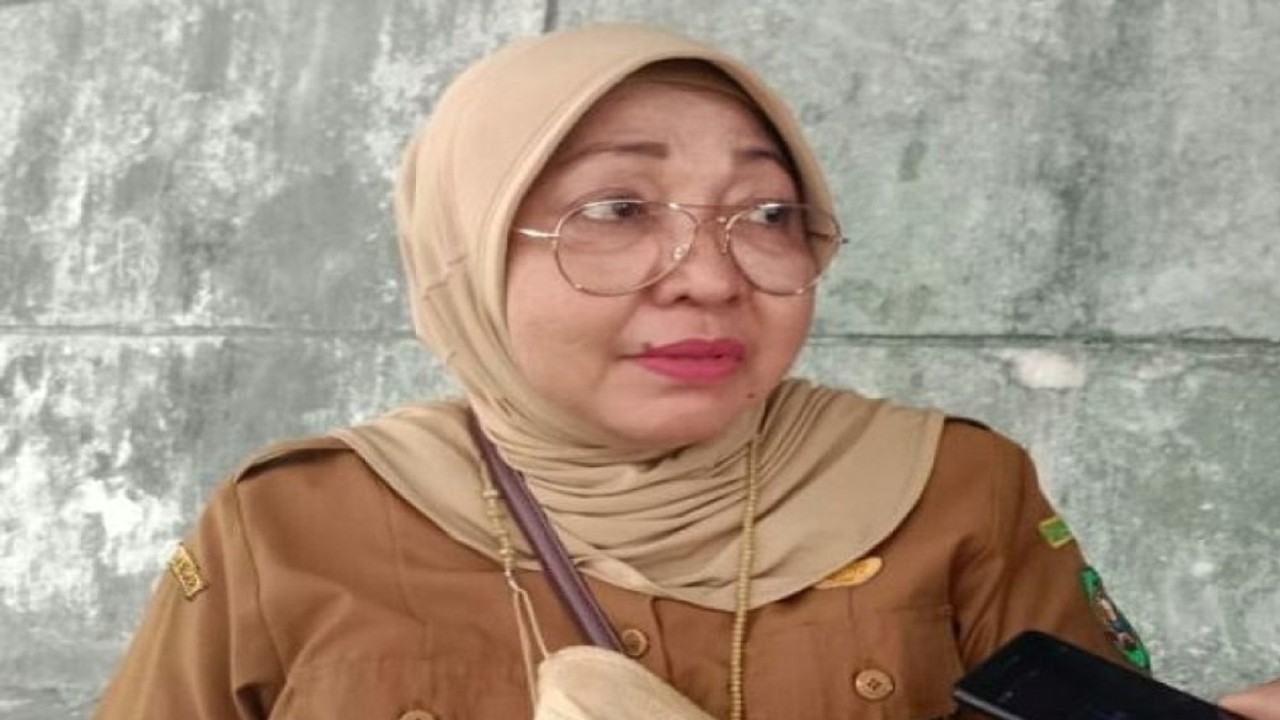 Kepala Dinas Pendidikan dan Kebudayaan Maluku, Insun Sangadji telah menginstruksikan seluruh siswa SMAN 1 Kei Besar, Kabupaten Maluku Tenggara ditempatkan pada sekolah lain setelah sekolah itu dibakar massa saat terjadi bentrokan antara warga Bombai dengan Elat. (19/11) (ANTARA/daniel/)