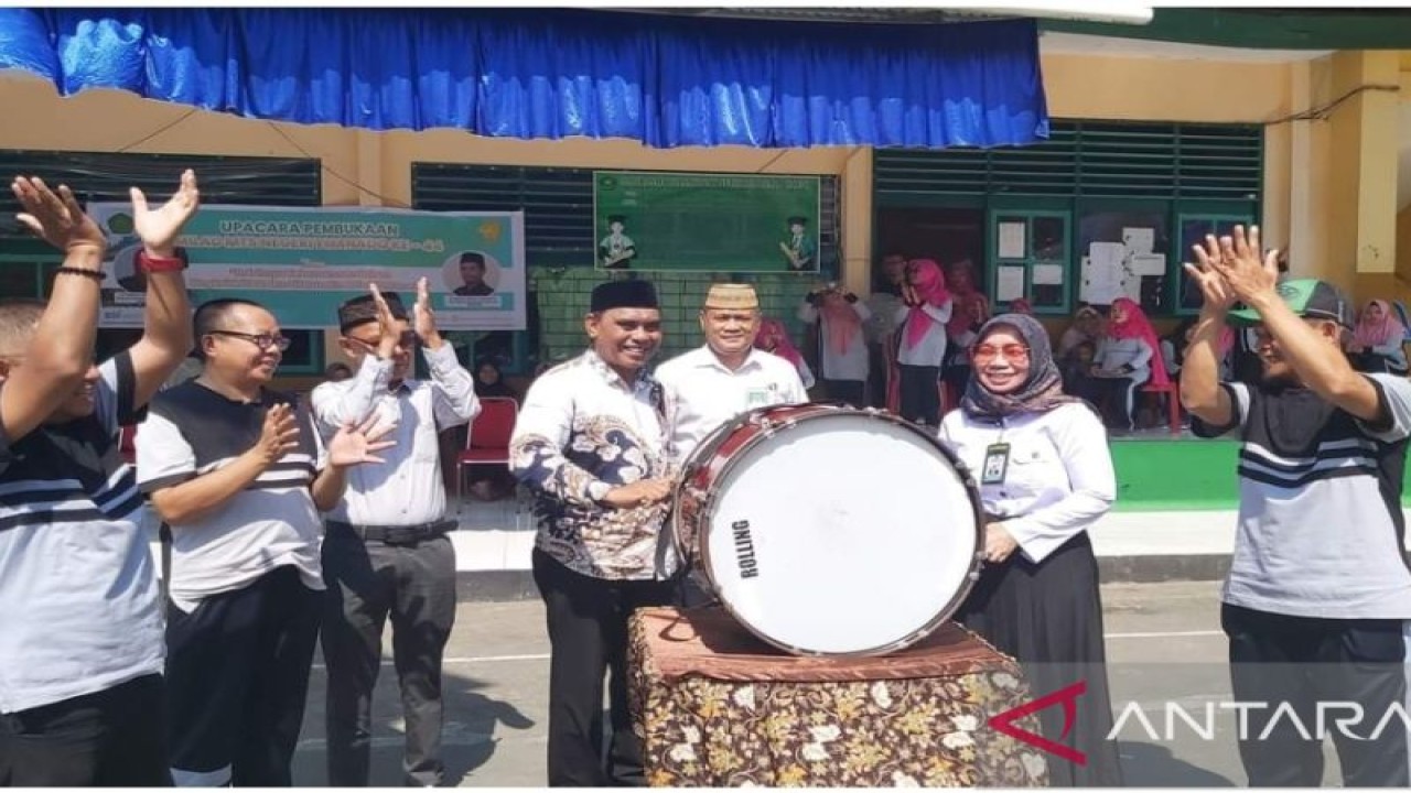 Kepala Kantor Kementerian Agama (Kakankemenag) Kota Manado Hj Rogaya Udin, di Manado, Selasa. (15/11/2022). ANTARA/Nancy L Tigauw. (1)