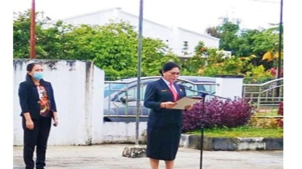 Kepala Kemenag Kabupaten Minahasa, Provinsi Sulut, Pdt Dolie Tangian, di Manado, Jumat (11/11/2022) saat memberikan sambutan pada kegiatan Kelompok Kerja Raudhatul Athfal (KKRA) Kabupaten Minahasa. FOTO ANTARA/Nancy L Tigauw