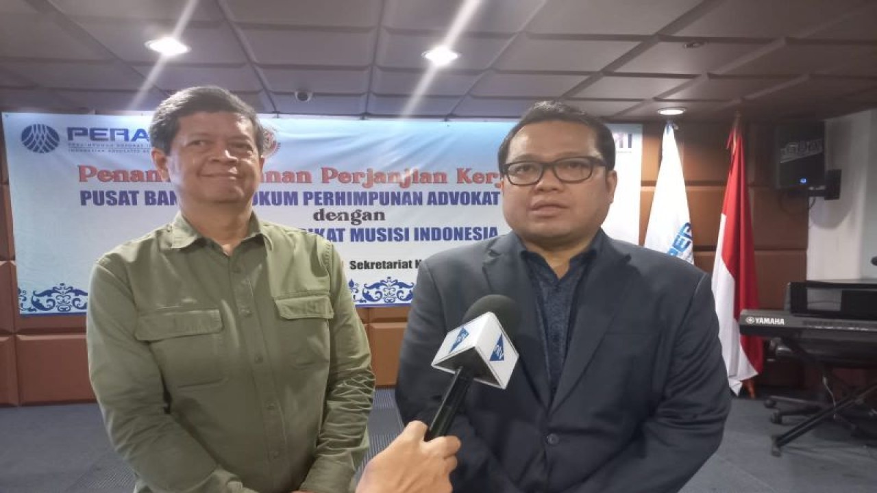 Kepala Pusat Bantuan Hukum (PBH) Peradi Suhendra Asido Hutabarat (berkacamata). (ANTARA/Dokumen HO-Pribadi)