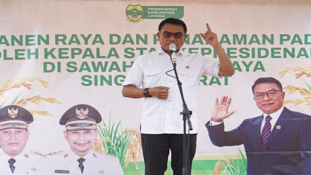 Kepala Staf Kepresidenan, Moeldoko, dalam acara penanaman padi di Kecamatan Singkep Barat, Kabupaten Lingga, Kepulauan Riau, Senin (21/11/2022). ANTARA/HO-KSP