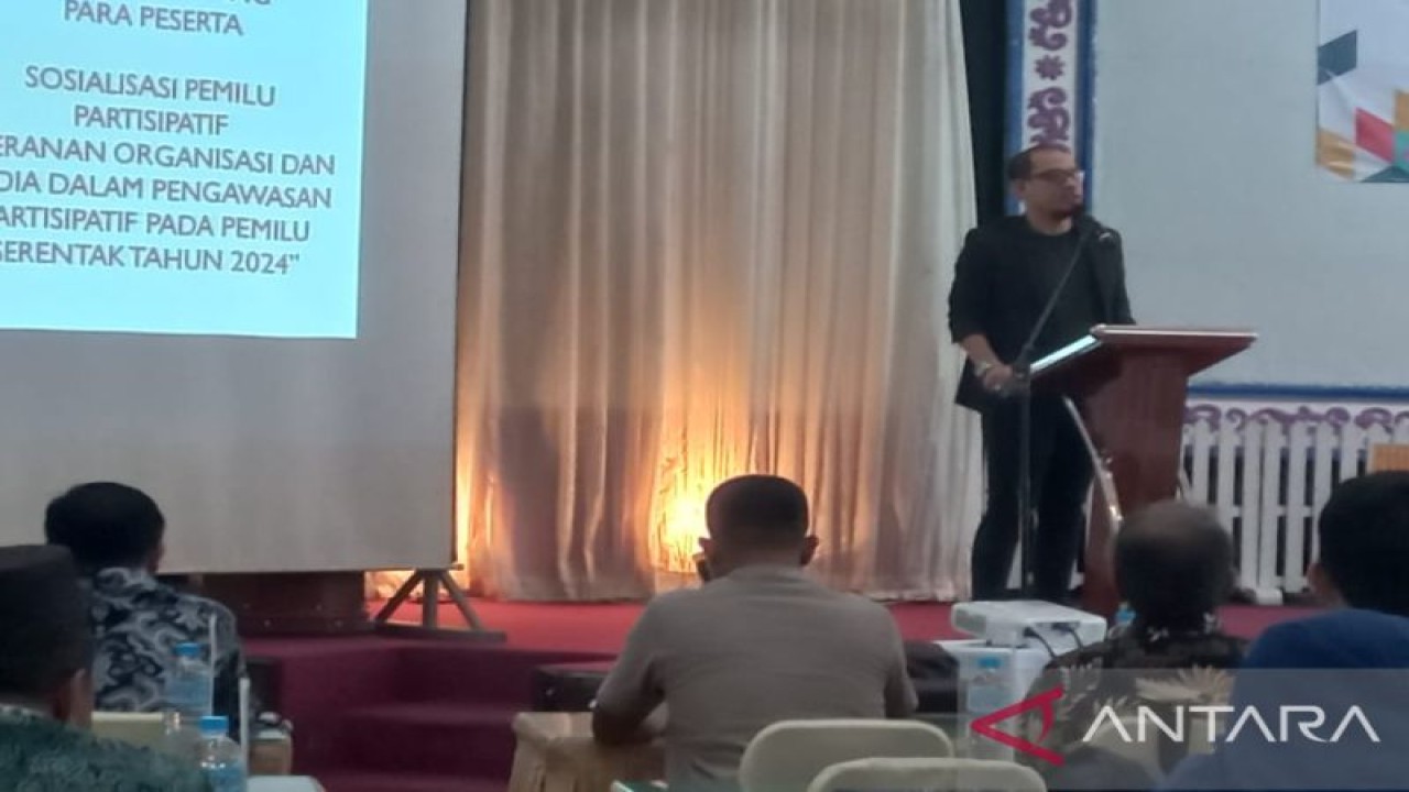 Ketua Bawaslu Kabupaten Bangka Corri Ihsan saat pemaparan partisipasi pengawasan Pemilu 2024. ANTARA/Kasmono