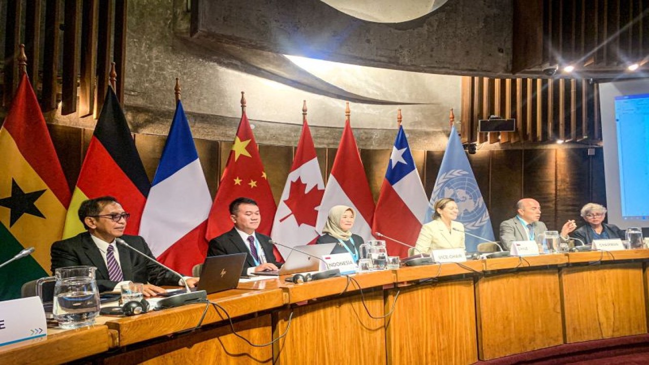 Ketua Badan Pemeriksa Keuangan (BPK) RI Isma Yatun (ketiga dari kiri) saat mengikuti pertemuan Panel ke-62 Auditor Eksternal PBB di Santiago, Cile. ANTARA/HO-Humas BPK RI