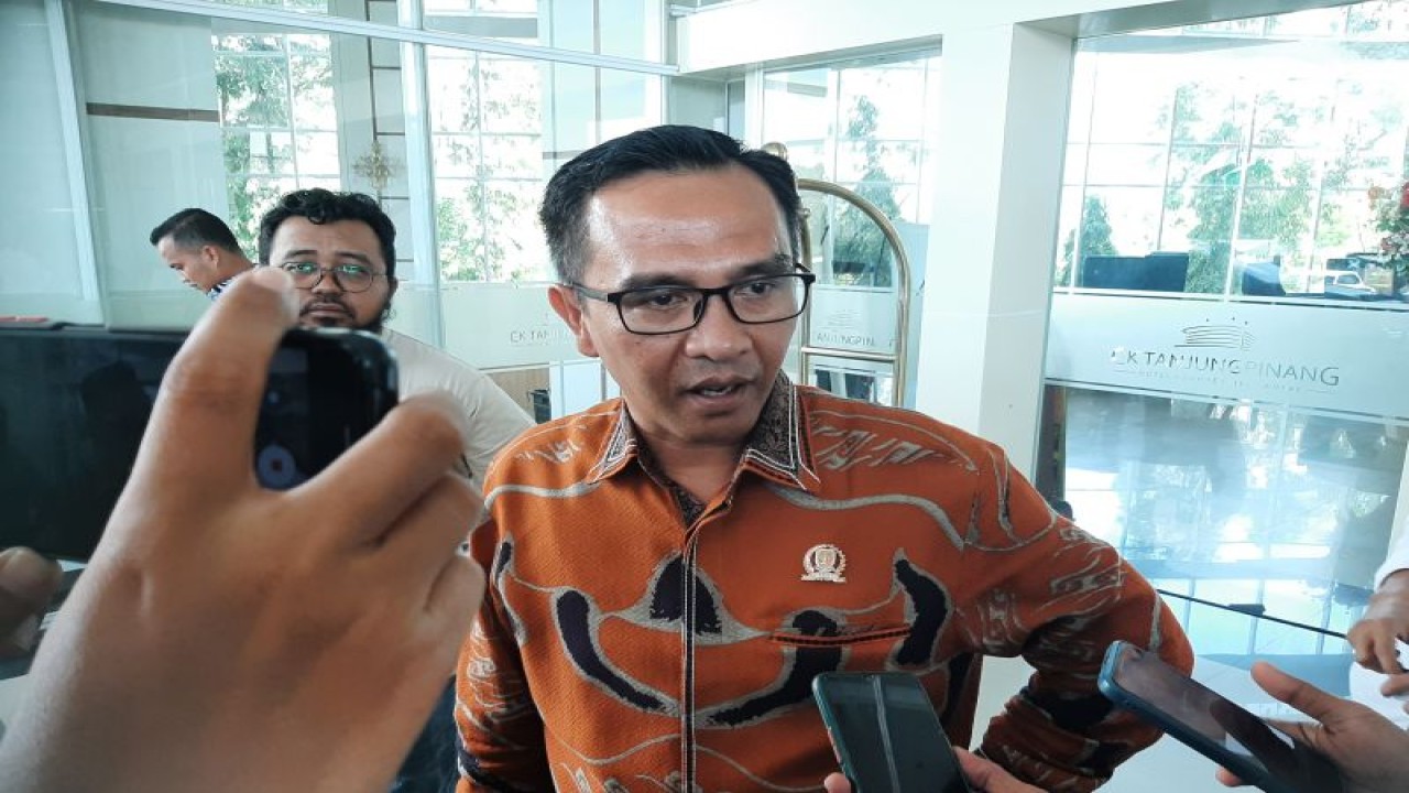 Ketua Komisi II DPRD Kepri, Wahyu Wahyudin. (Ogen)
