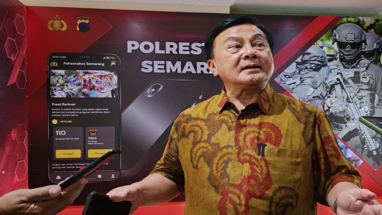 Ketua Harian Kompolnas Benny Mamoto usai pertemuan dengan penyidik yang menangani kasus pembunuhan ASN Pemkot Semarang Iwan Budi di Mapolrestabes Semarang, Jumat. (ANTARA/ I.C.Senjaya)