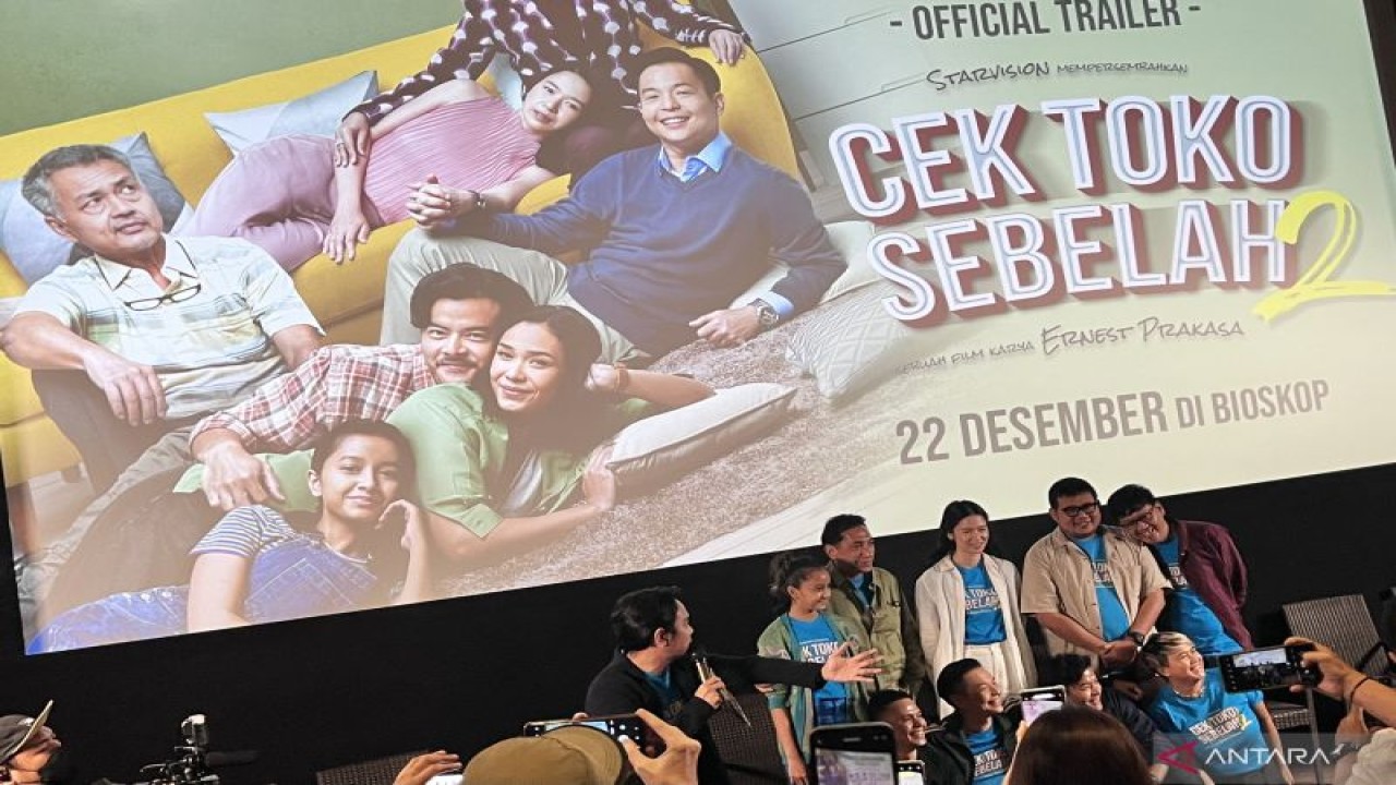 Konferensi pers penayangan trailer "Cek Toko Sebelah 2" di Metropole XXI, Jakarta, Selasa (22/11/2022) (ANTARA/Nanien Yuniar)