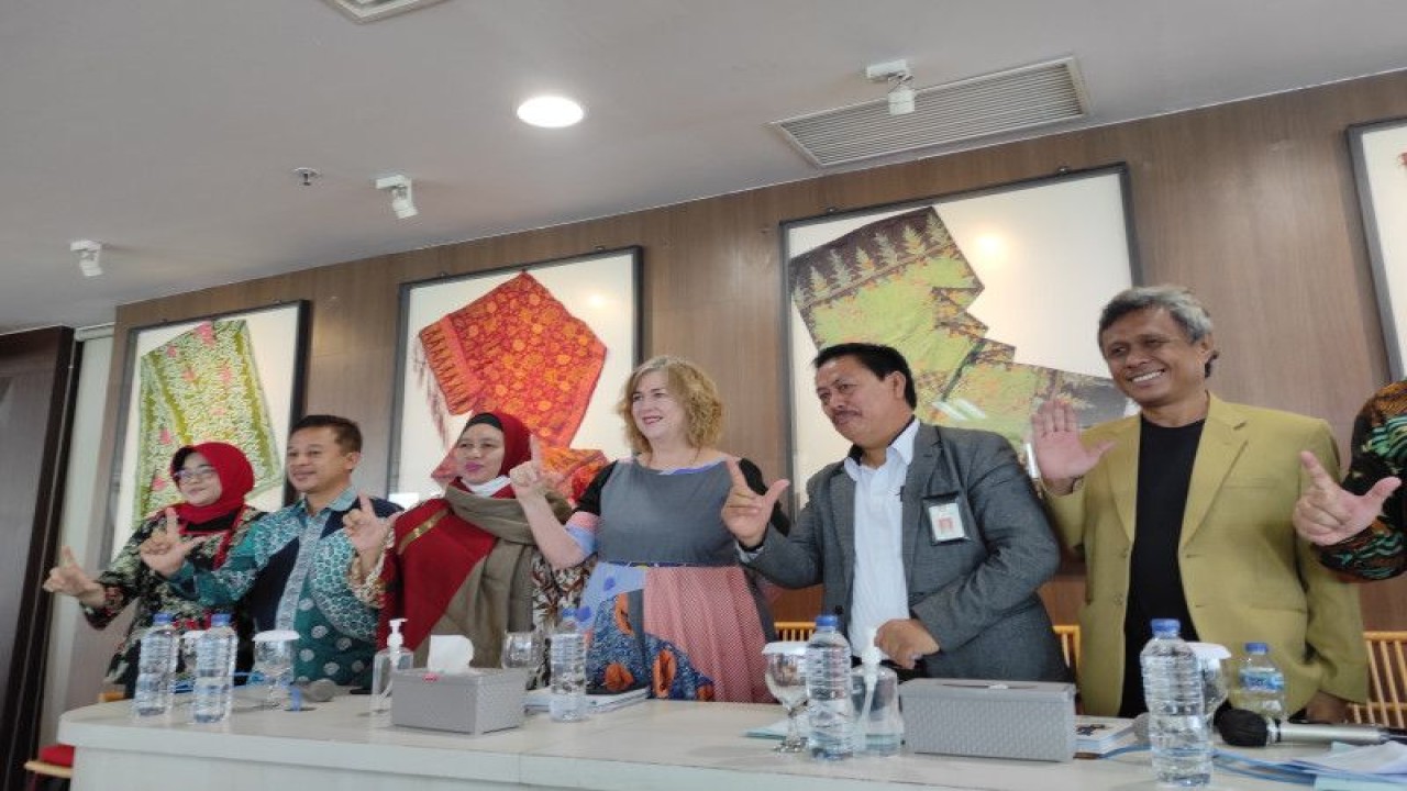 Konferensi pers terkait ajang penghargaan Nugra Jasa Dharma Pustaloka yang diselenggarakan Perpusnas di Jakarta, Jumat (11/11/2022). (ANTARA/Indriani)