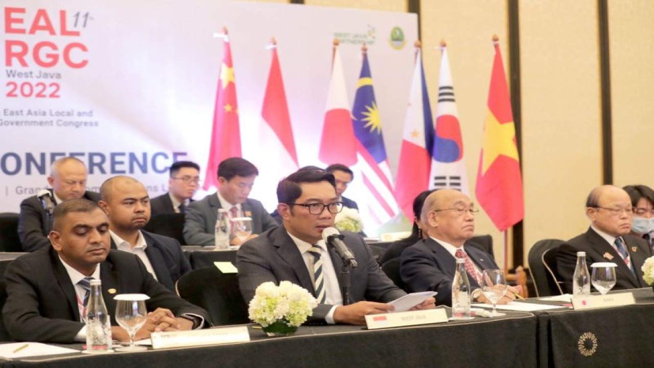 Gubernur Jawa Barat Ridwan Kamil menghadiri General Session Kongres Pemda Se-Asia Timur ke-11 dilanjutkan penandatanganan MoU Pemdaprov Jabar dan Shizuoka Prefecture di Trans Luxury Hotel, Kota Bandung, Kamis  (24/11/2022). (ANTARA/HO-Humas Pemda Jawa Barat)