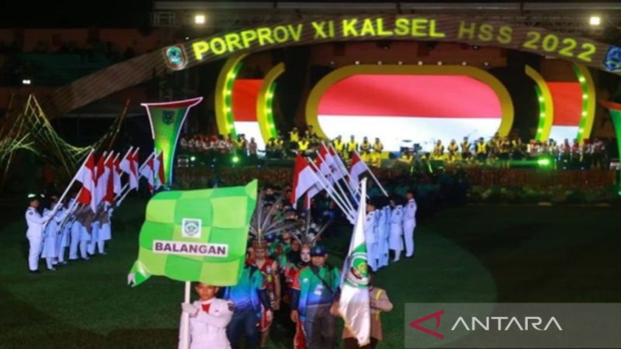 Kontingen Kabupaten Balangan saat mengikuti defile kontingen dari 13 daerah se-Kalimantan Selatan beberapa waktu lalu. ANTARA/HO-Humas Porprov XI Kalsel