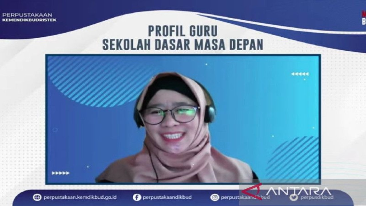 Tangkapan layar - Koordinator Kelompok Kerja Transformasi Pembelajaran Kementerian Pendidikan, Kebudayaan, Riset, dan Teknologi (Kemendikbudristek) Nita Isaeni dalam Bincang Perpusdikbudristek: Profil Guru Sekolah Dasar Masa Depan, Selasa (15/11/2022) (ANTARA/Suci Nurhaliza)