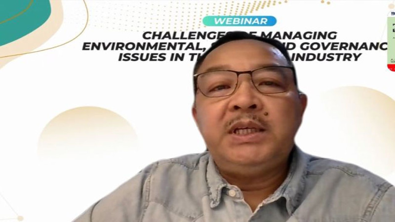 Vice President Health Safety Security Environment (HSSE) PT KPI, Ganda Putra Simatupang dalam webinar bertajuk Tantangan Mengelola Isu Lingkungan, Sosial dan Tata Kelola di Industri Kilang pada Senin (28/11/2022). ANTARA/Faisal Yunianto.