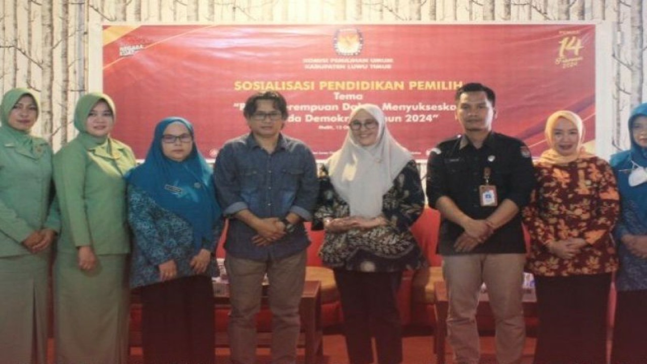 KPU Luwu Timur melakukan sosialisasi kepada pemilih perempuan untuk mendorong tingkat partisipasi Pemilu 2024.ANTARA/HO-KPU Lutim