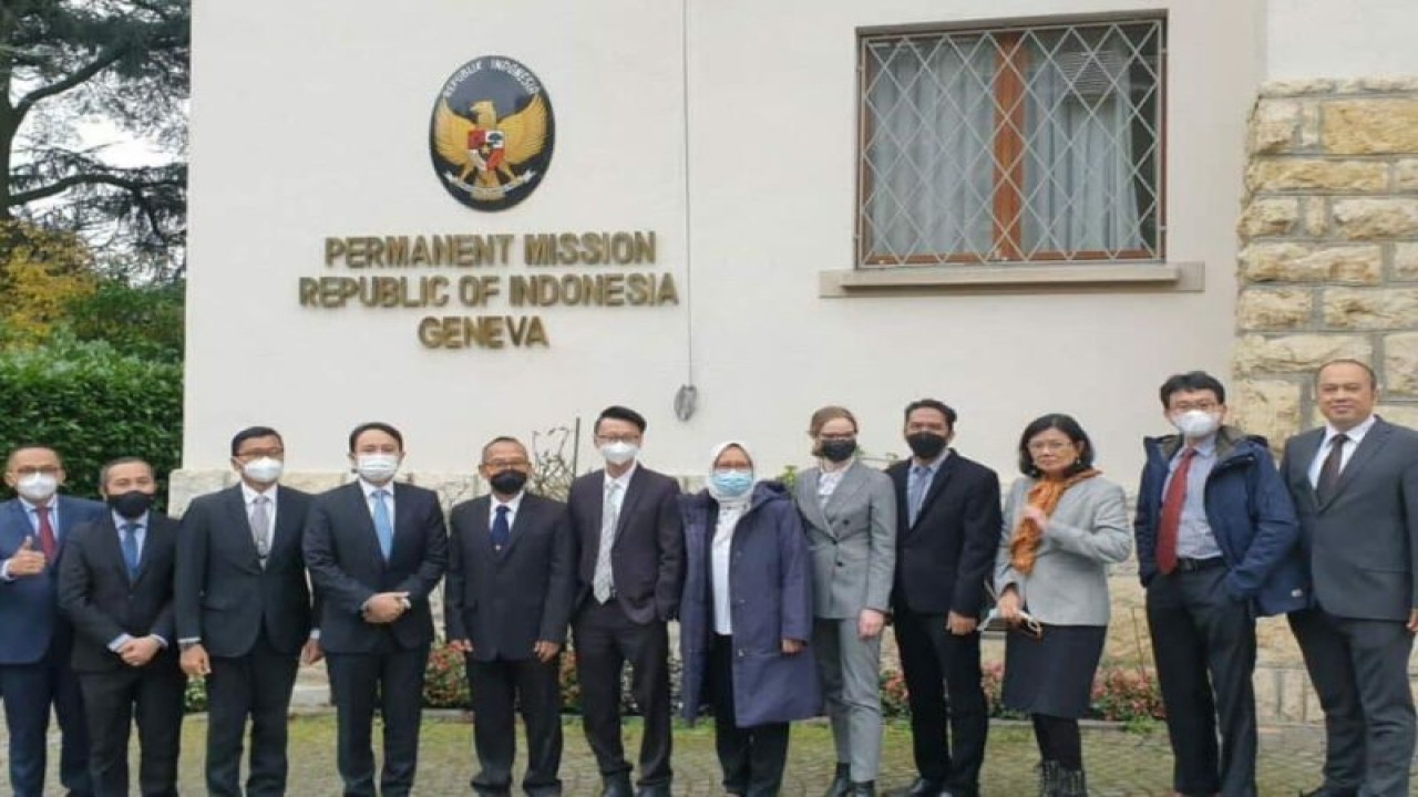 Tim pembela Indonesia, yang dipimpin oleh Wakil Menteri Perdagangan Jerry Sambuaga, yang menghadiri rangkaian sidang gugatan Uni Eropa atas kebijakan larangan ekspor produk bijih nikel mentah oleh Indonesia di Jenewa, Swiss. ANTARA/HO-Kemenko Kemaritiman dan Investasi