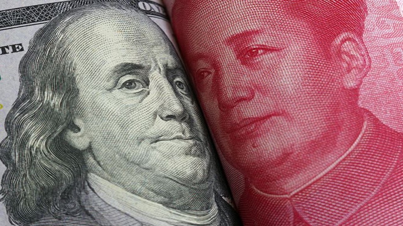 Mata uang Dolar AS dan Yuan China. ANTARA/Shutterstock/rustamxakim/aa.