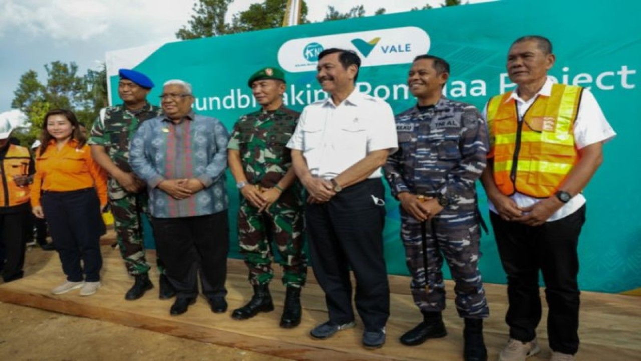 Menko Luhut resmikan proyek smelter nikel di Pomaala Sultra, Minggu (27/11/2022) (ANTARA/HO-Jubir Gubernur Sultra)