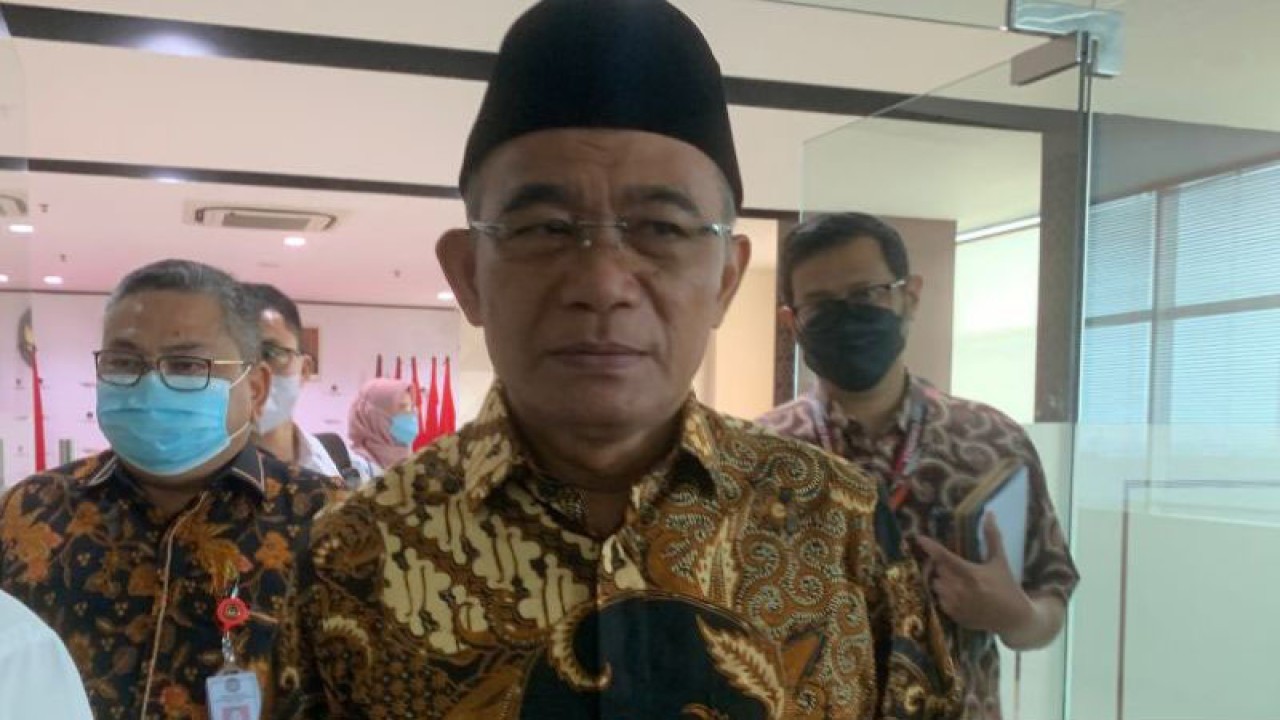 Menteri Koordinator Bidang Pembangunan Manusia dan Kebudayaan (Menko PMK) Muhadjir Effendy. ANTARA/Wuryanti Puspitasari.