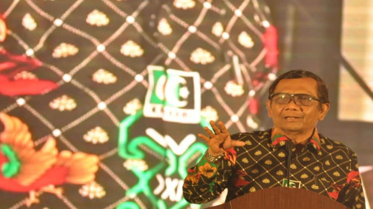 Menkopolhukam Mahfud MD menghadiri Gala Dinner KAHMI Munas XI di Palu, Sulawesi Tengah, Kamis (24/11/2022). (ANTARA/Muhammad Izfaldi)