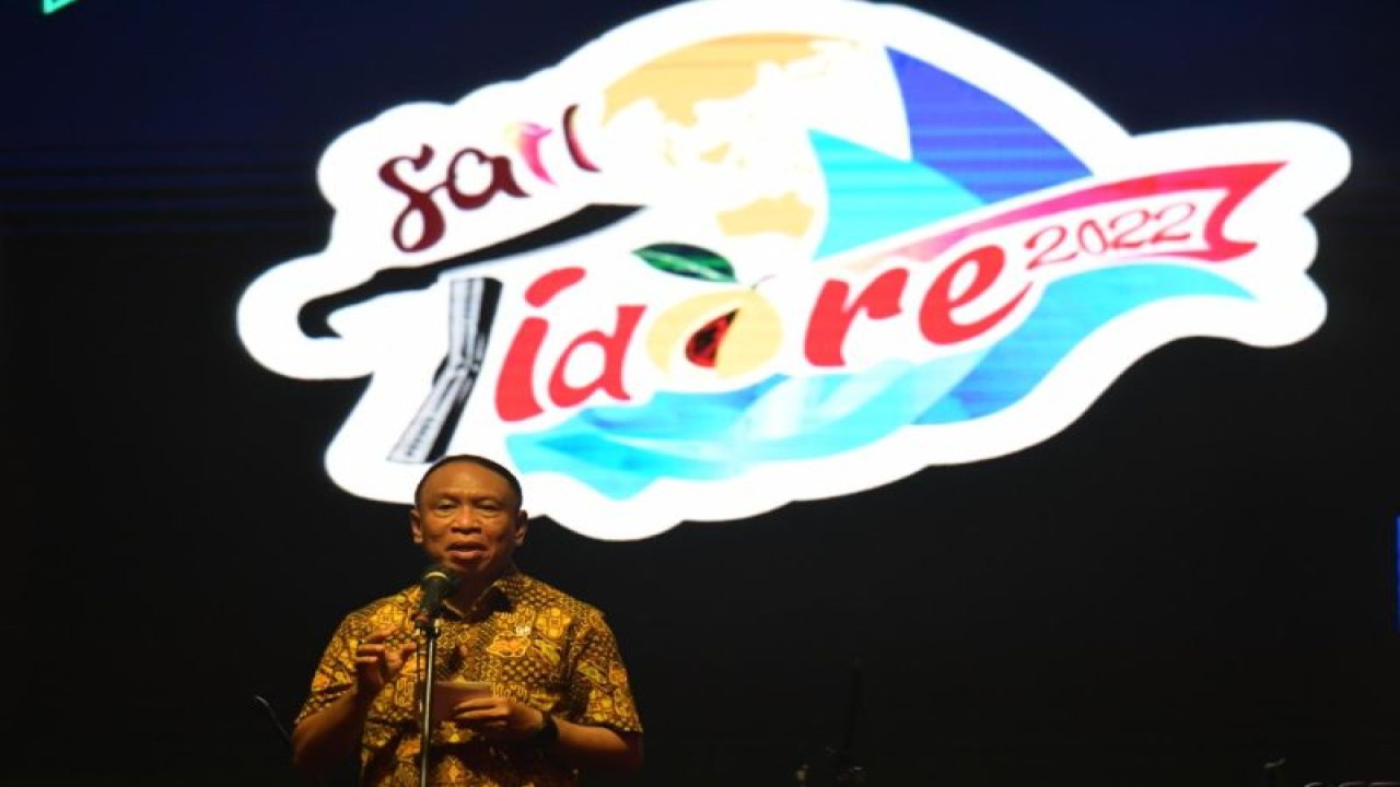Menpora Zainudin Amali tiba di Maluku Utara untuk mendukung gelaran Sail Tidore 2022 di Kota Tidore Kepulauan, Maluku Utara, Kamis (24/11/2022). (ANTARA/HO-Kemenpora)