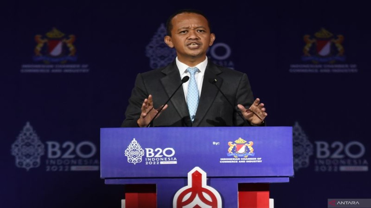 Menteri Investasi/Kepala Badan Koordinasi Penanaman Modal (BKPM) Bahlil Lahadalia menyampaikan paparannya dalam Sesi Pleno Kelima B20 Summit Indonesia 2022 di Nusa Dua, Kabupaten Badung, Bali, Minggu (13/11/2022). ANTARA FOTO/Media Center G20 Indonesia/Aditya Pradana Putra/nym. (ANTARA FOTO/ADITYA PRADANA PUTRA)