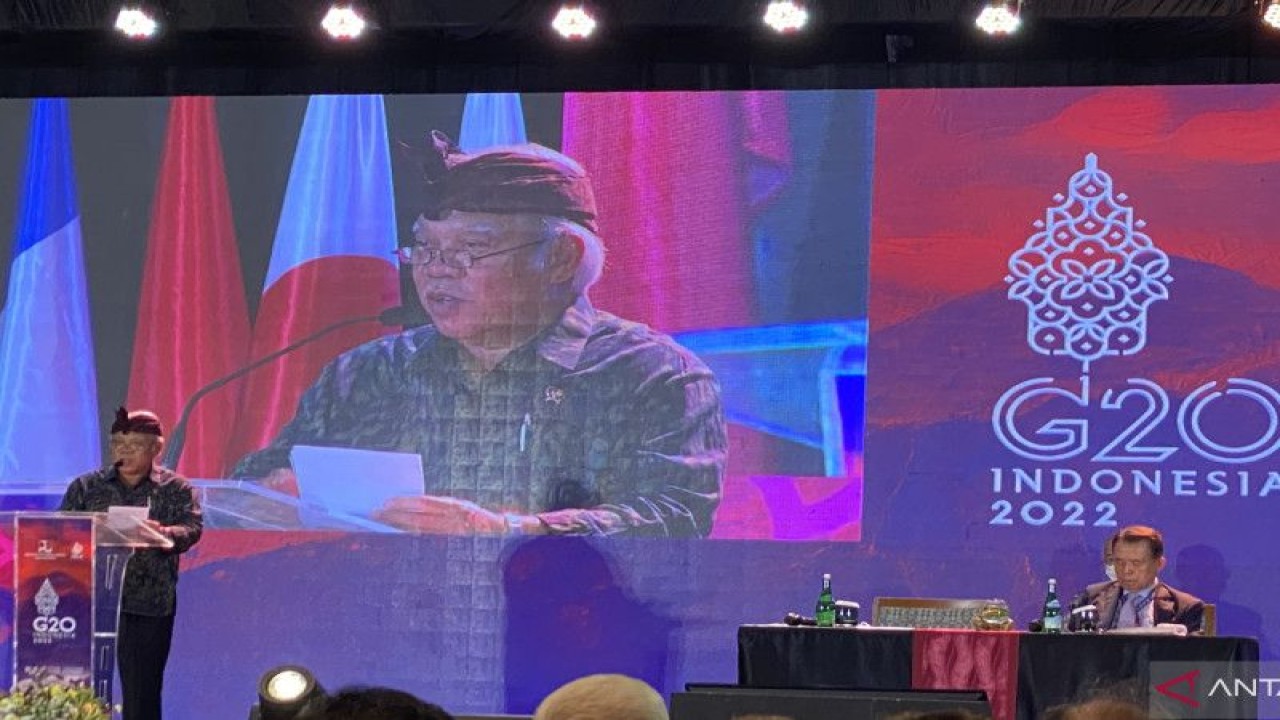 Menteri Pekerjaan Umum dan Perumahan Rakyat (PUPR) Basuki Hadimuljono dalam acara High Level Experts and Leaders Panel (HELP) Conference Presidensi G20 Indonesia di Badung, Bali, Jumat (11/11/2022). (ANTARA/AstridFaidlatulHabibah)