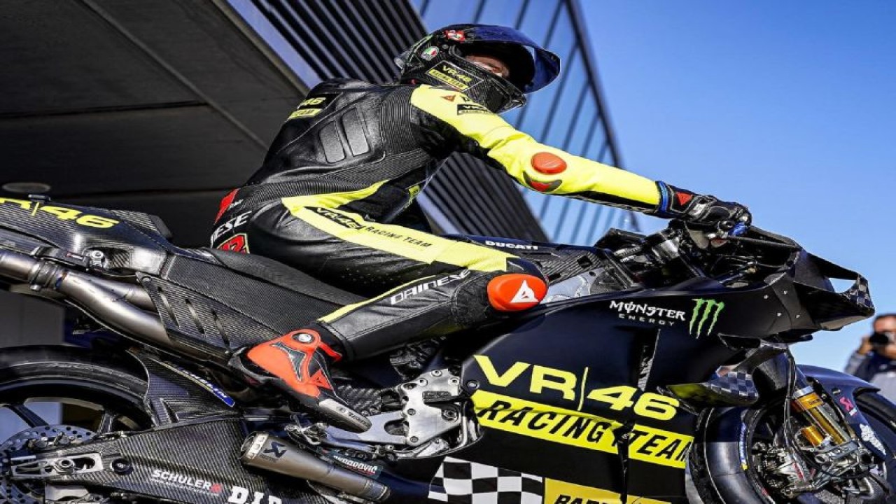 Ilustrasi kendaraan bermotor menggunakan oli berteknologi ester (Antara/HO/bardahl Indonesia)