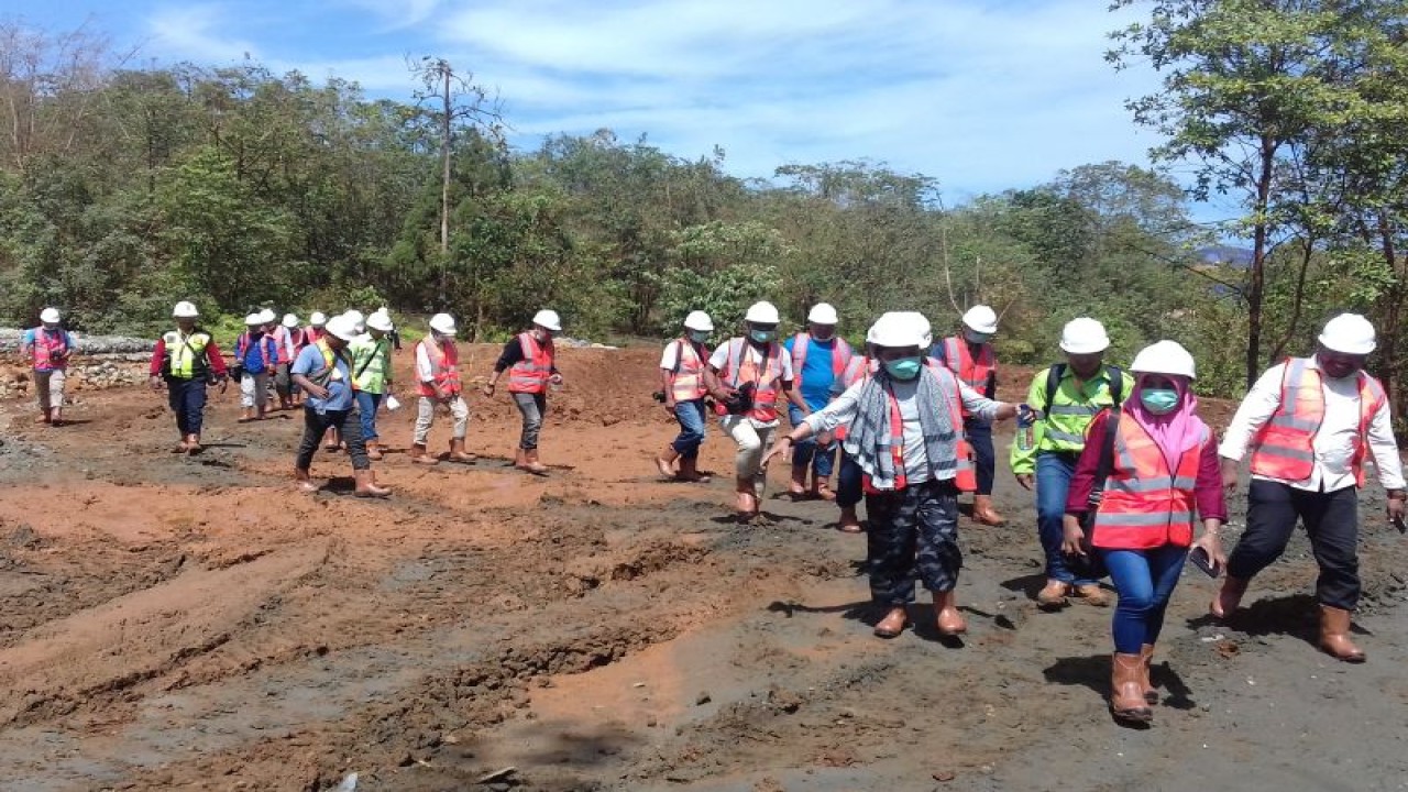 Aktivitas pertambangan nikel di Maluku Utara (ANTARA FOTO/Abdul Fatah)