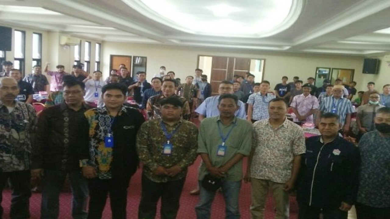 Panitia, instruktur, dan peserta pelatihan TTG foto bersama saat pembukaan pelatihan di Polnes Samarinda, Jumat (11/11) (ANTARA / M Ghofar)